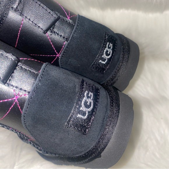 UGG Classic boots kids size 3 New In Box - Picture 6 of 14